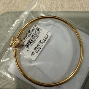 Authentic Pandora 14k Gold Plated Bracelet with radiating Heart. Brand new